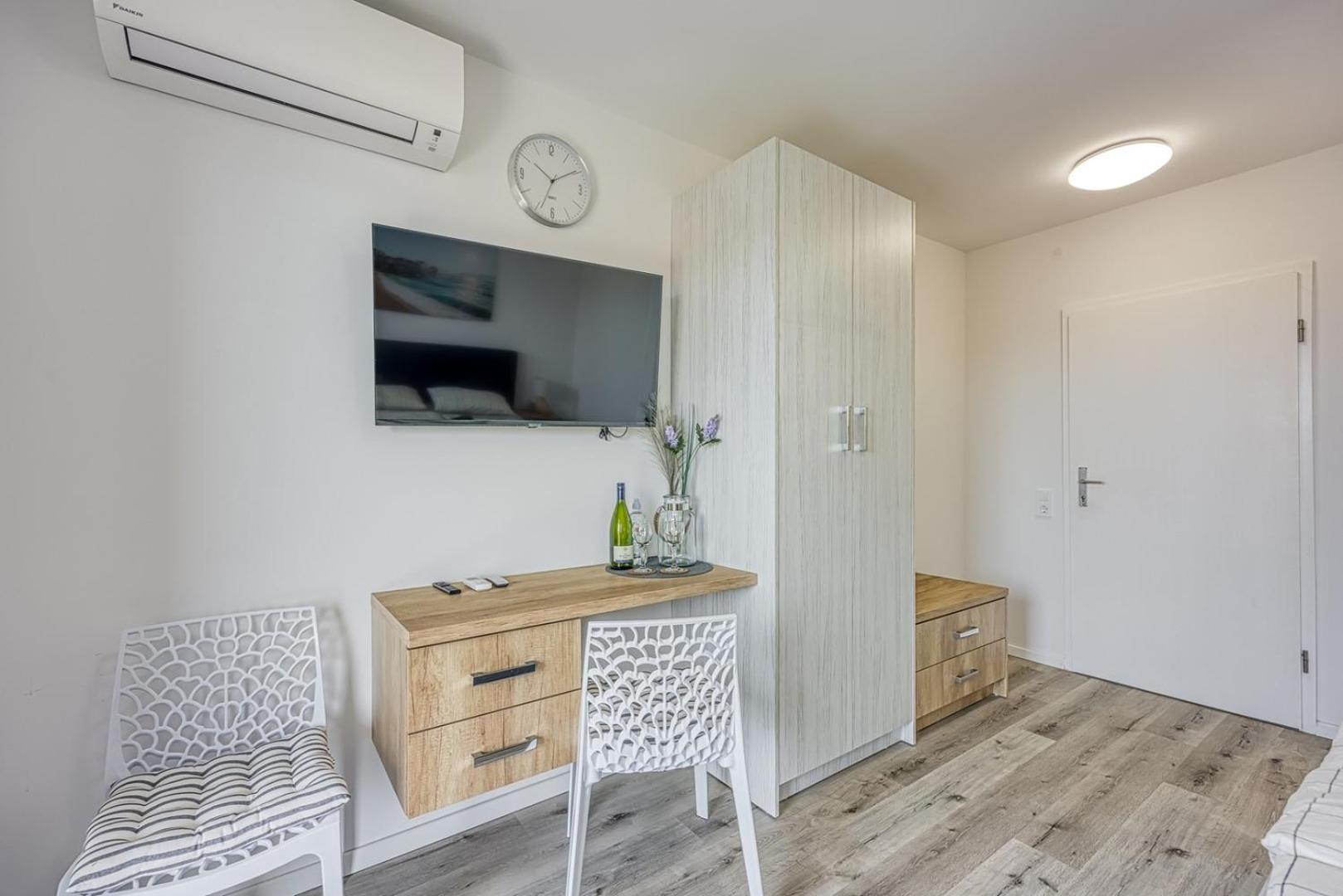 Adites Hotel Драмал Екстериор снимка