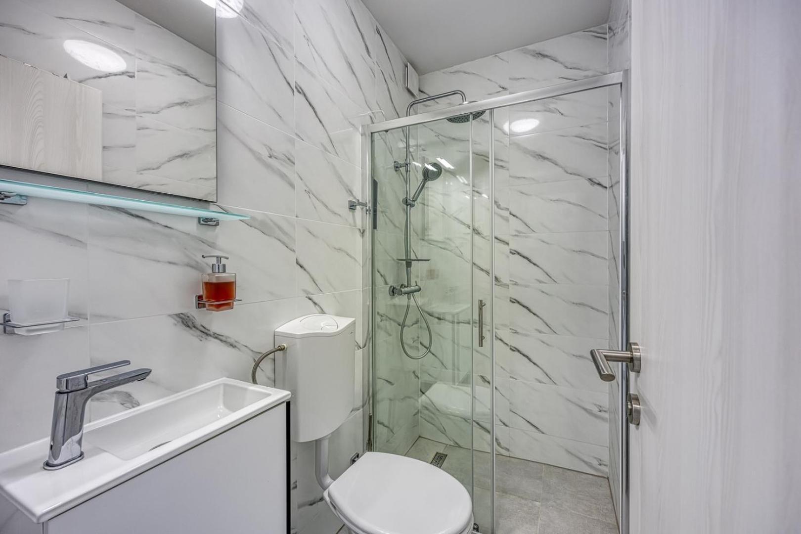 Adites Hotel Драмал Екстериор снимка