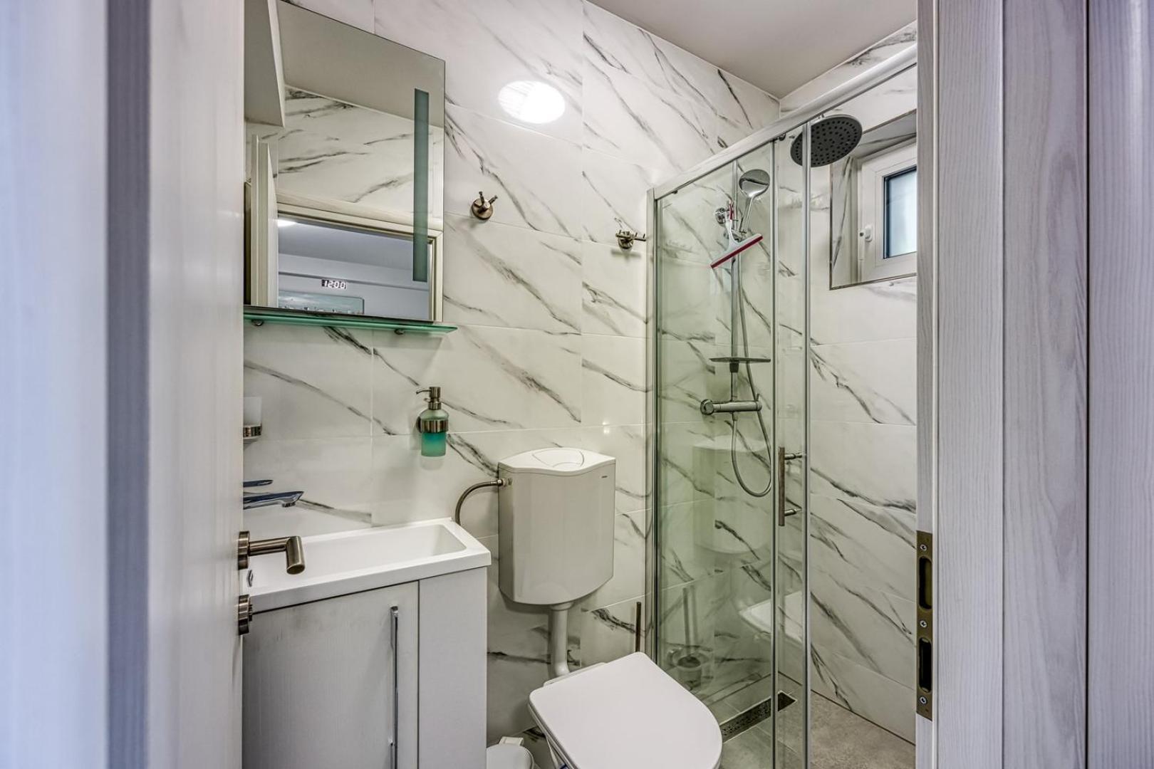 Adites Hotel Драмал Екстериор снимка