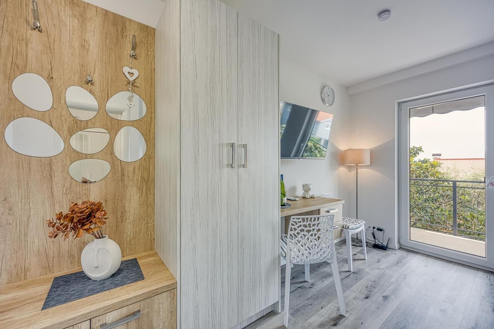 Adites Hotel Драмал Екстериор снимка